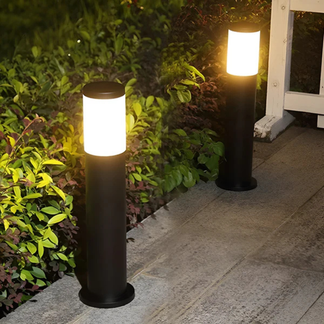 Solar LED Outdoor Lamp Black – Standing Solar Garden Light – Warm White Light – IP65