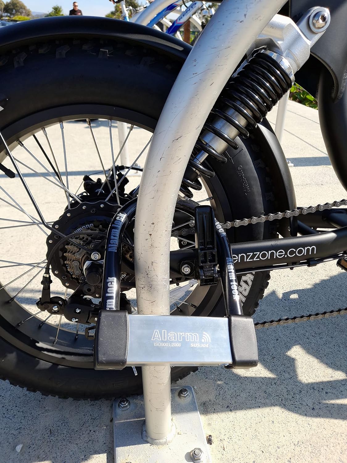 Heavy-Duty U-Lock with 120 dB Alarm – Weatherproof Security for E-Bikes & Scooters