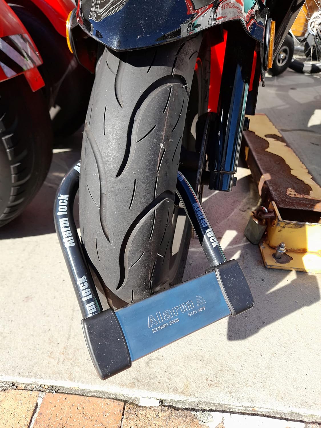 Heavy-Duty U-Lock with 120 dB Alarm – Weatherproof Security for E-Bikes & Scooters